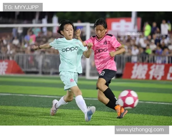 卡卡助攻助力足球明星赛精彩对决展现球场魅力与团队精神 卡卡助攻助力足球明星赛精彩对决展现球场魅力与团队精神